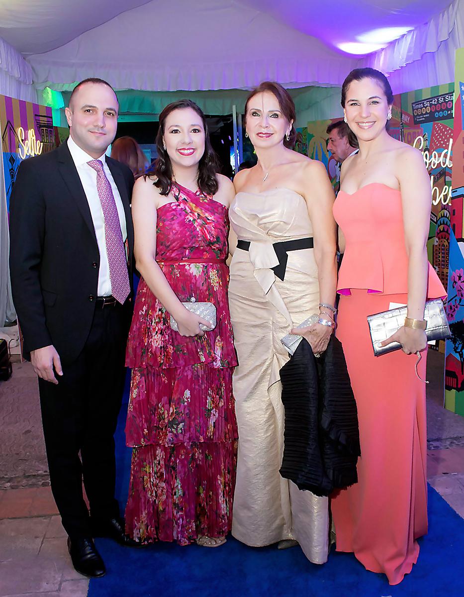 Enrique Jaar, Adriana Rivera de Jaar, Gladys Mena de Jaar y Lizzethe Jaar.