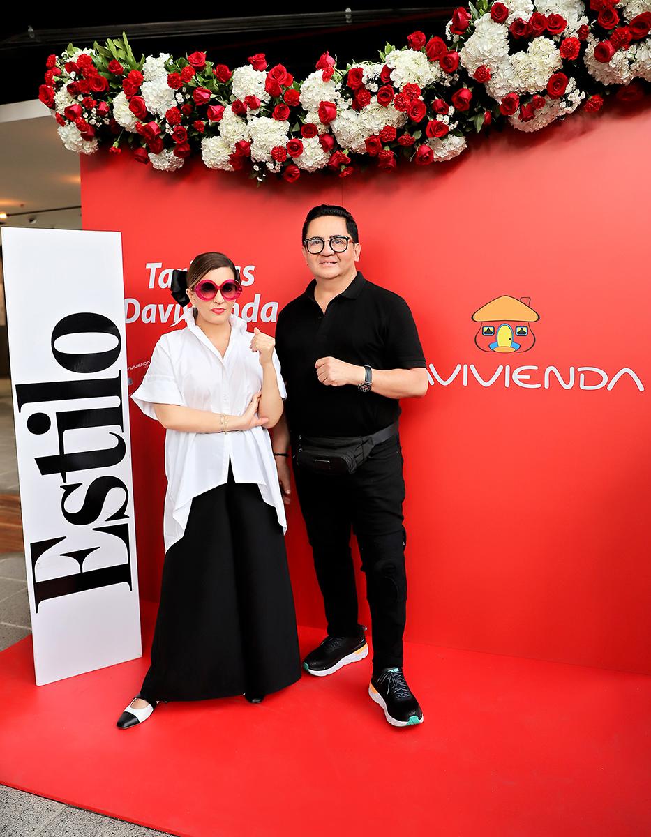 Blanca Bendeck, editor-in-chief de Estilo con el diseñador Miguel Chong durante el evento presentado por Estilo y Davivienda