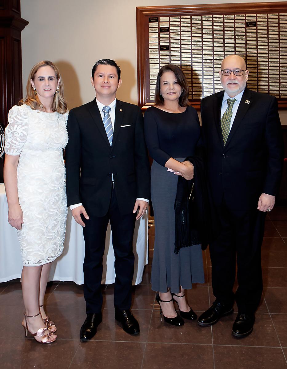 María Isabel Rodríguez, Jairo Mejía con Daphne y Jorge Sikaffy.