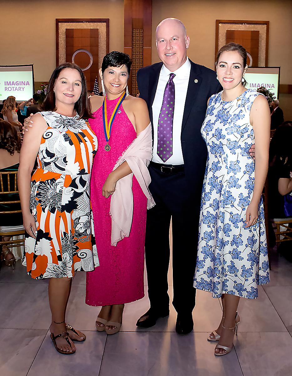 Cindy Carter, Ana Flores, Mike Wittry y Christtel Wittry.