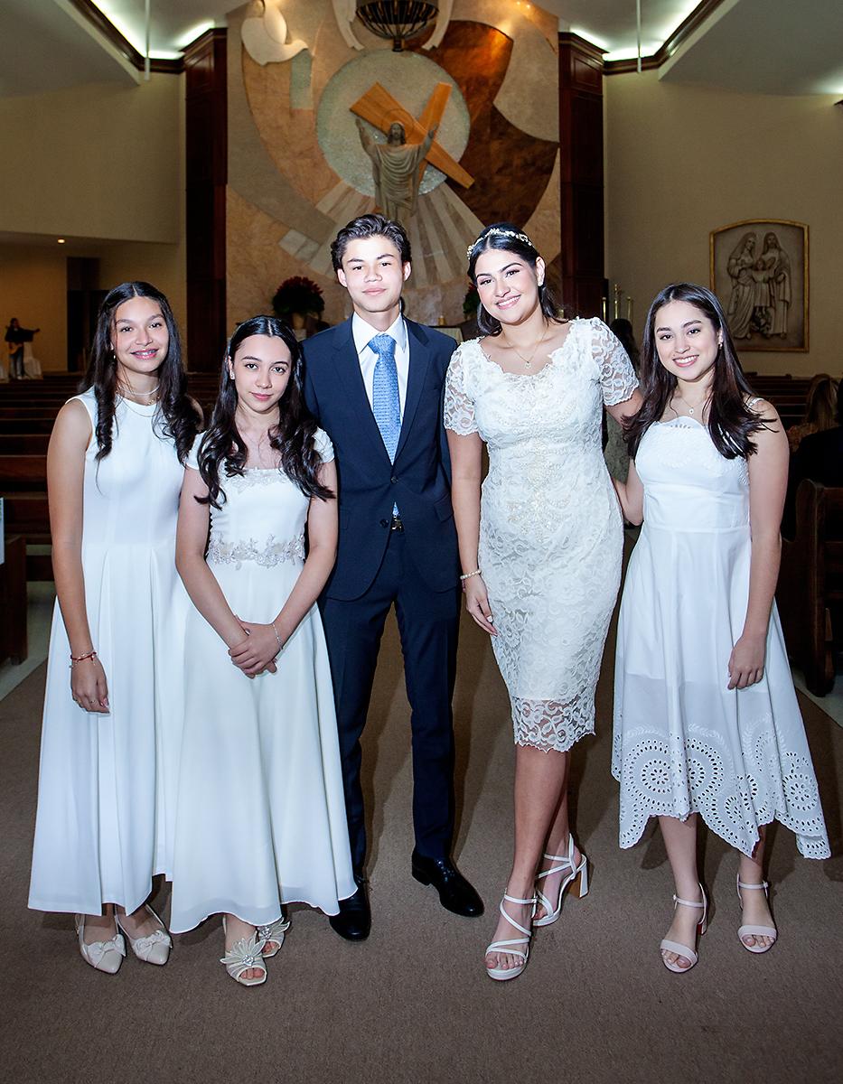 Isabella Matute, Valeria Cabrera, Luis Valle, Daniela Alberto e Ivanna González.