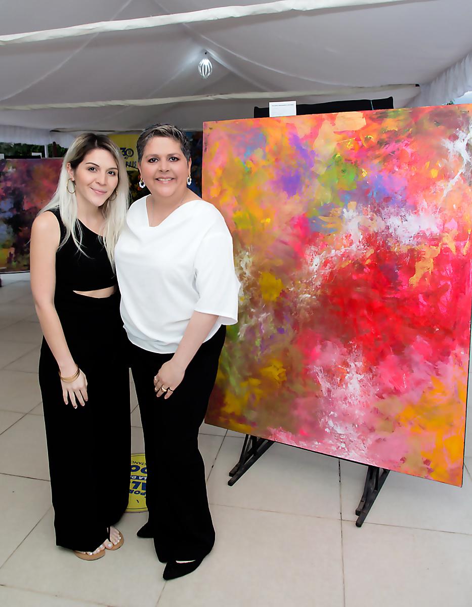 Adela Yanes y Pamela Letona.