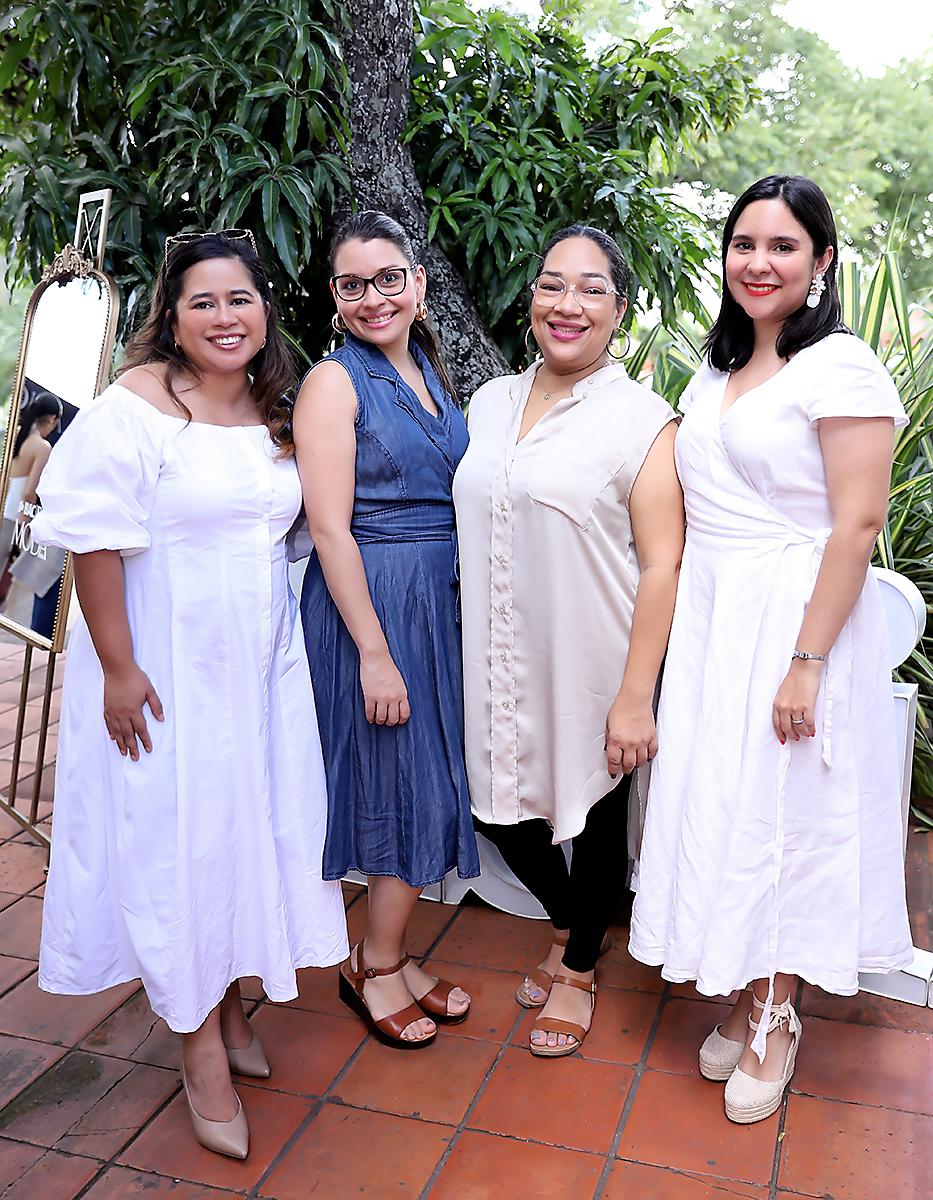 Rixi Estrada, Ana María Moya, Marissa Morales y Denisse Cruz.