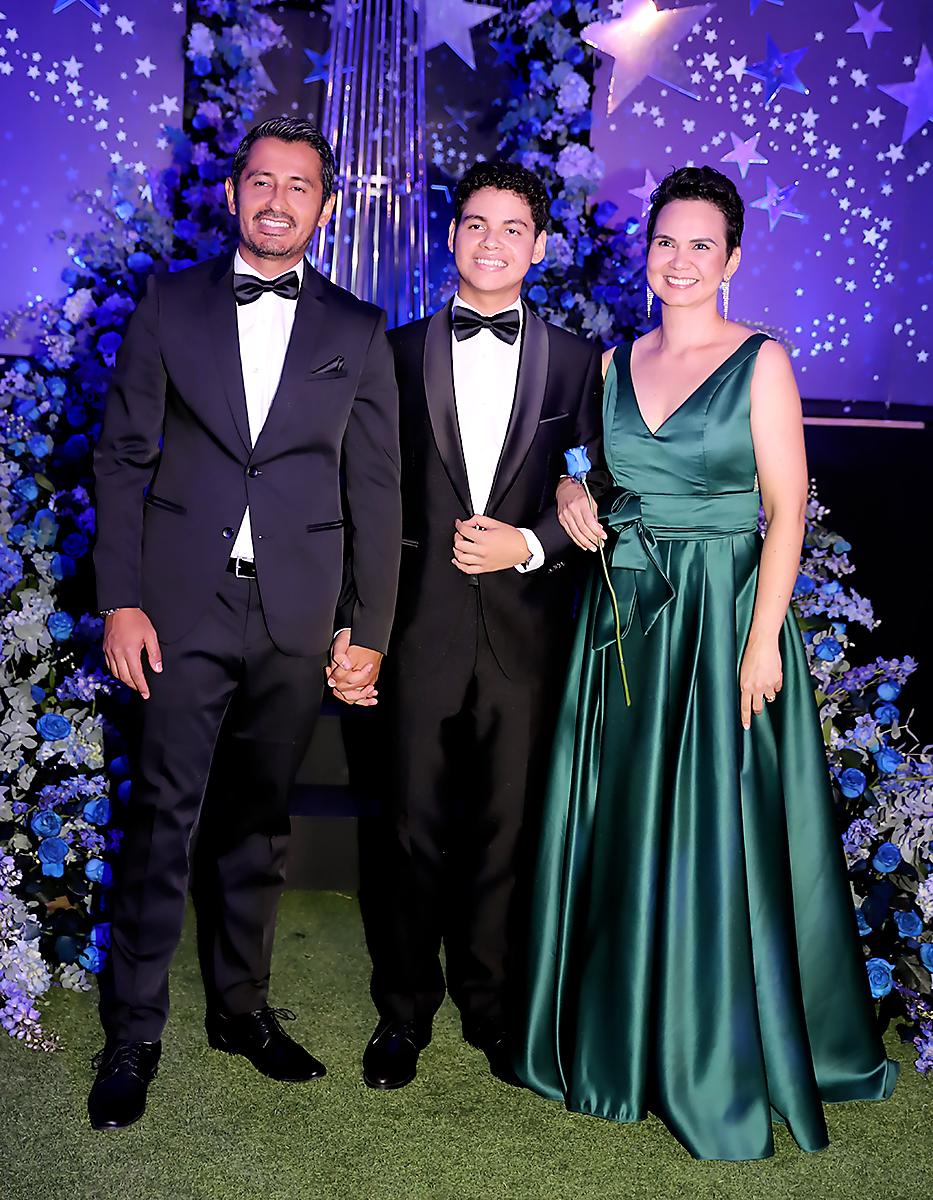 Elias y Elias Lopez con Gissela Rivera