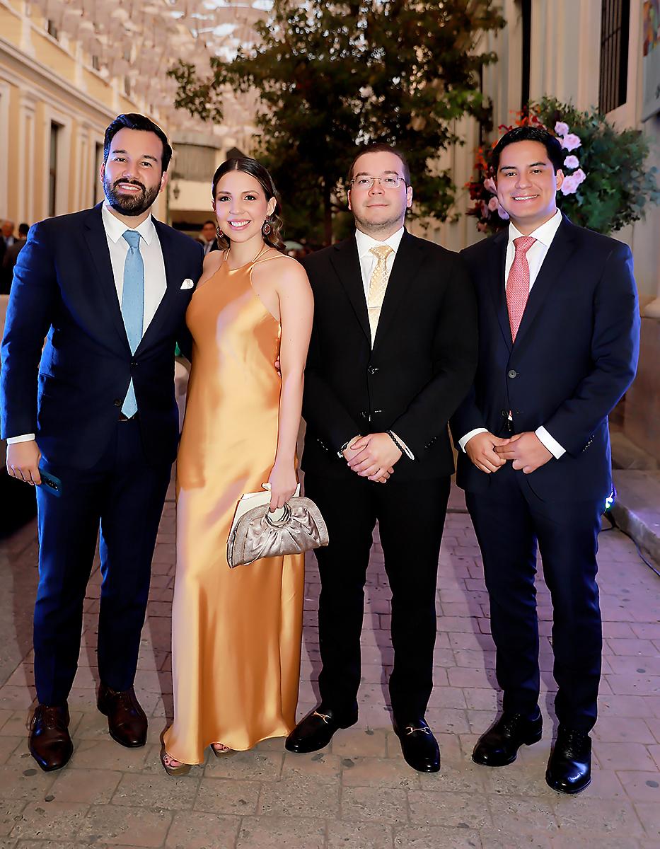 Jose, Verónica Martinez, Ricardo López y Diego Mejía