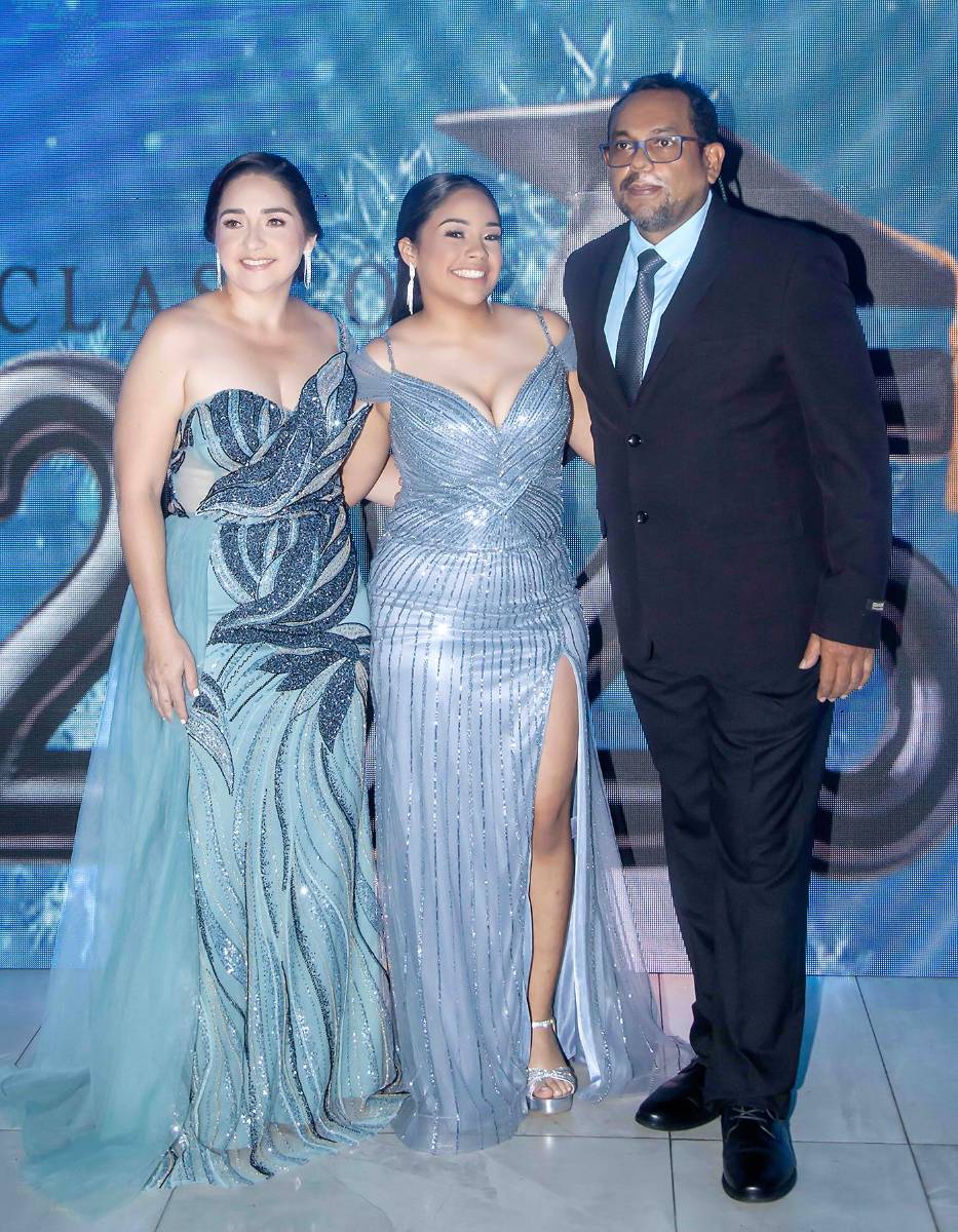 Desfile padres e hijos de la prom 2025 de Saint Peter Academy