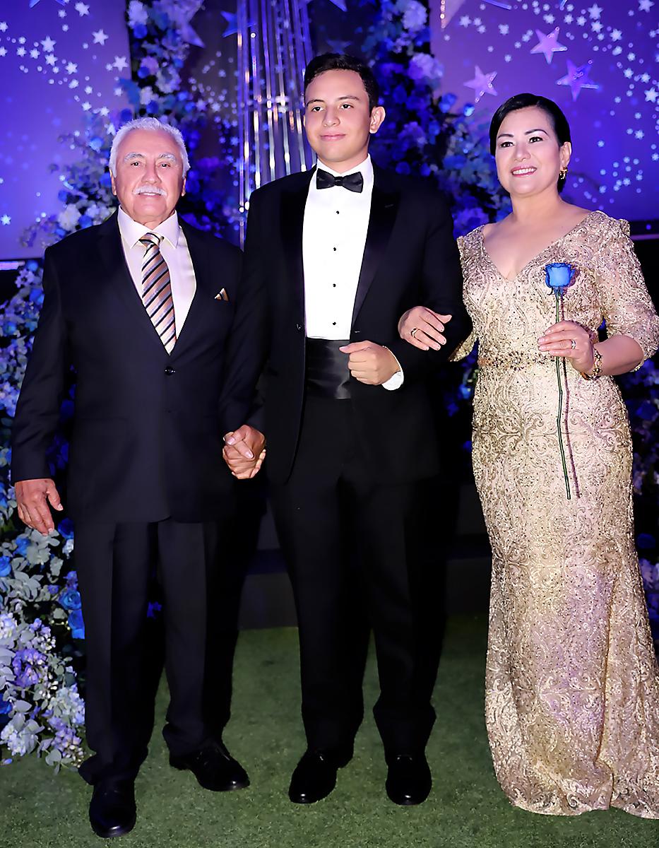 Desfile de Padres e Hijos en la PROM NIGHT de la Academia Los Pinares 2023