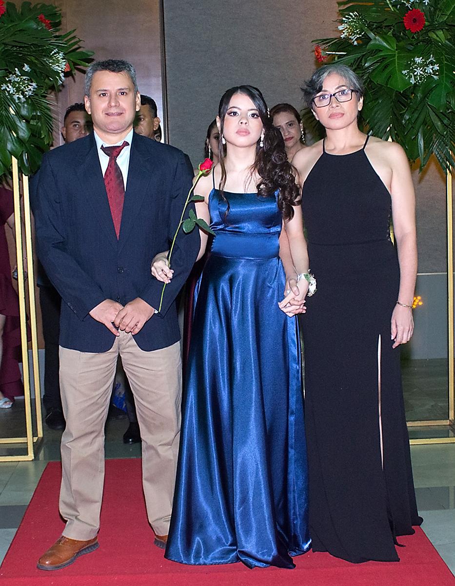 Arnel, Daniela y Dunia Martínez.