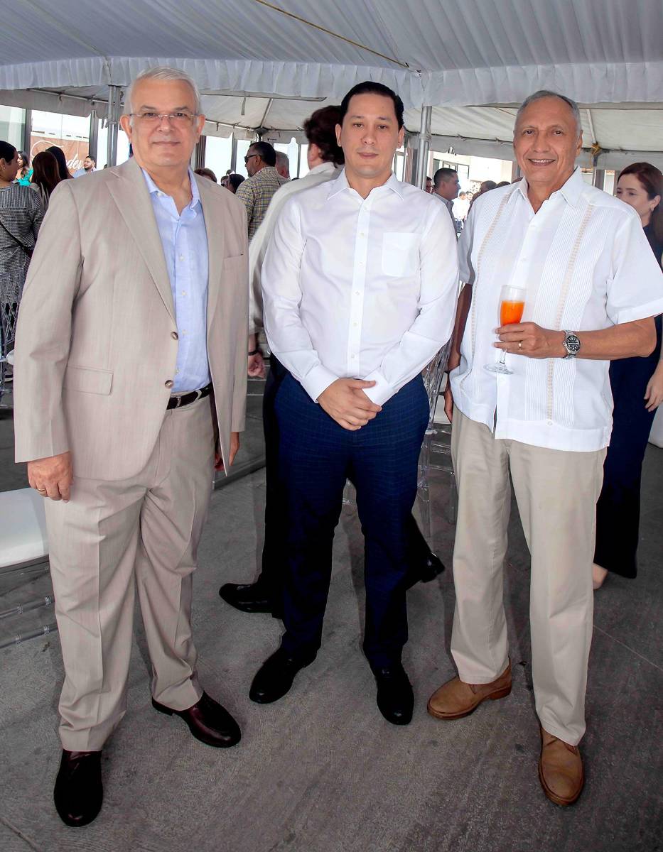 José Bueso, Carlos Mendoza y Arturo Barahona.