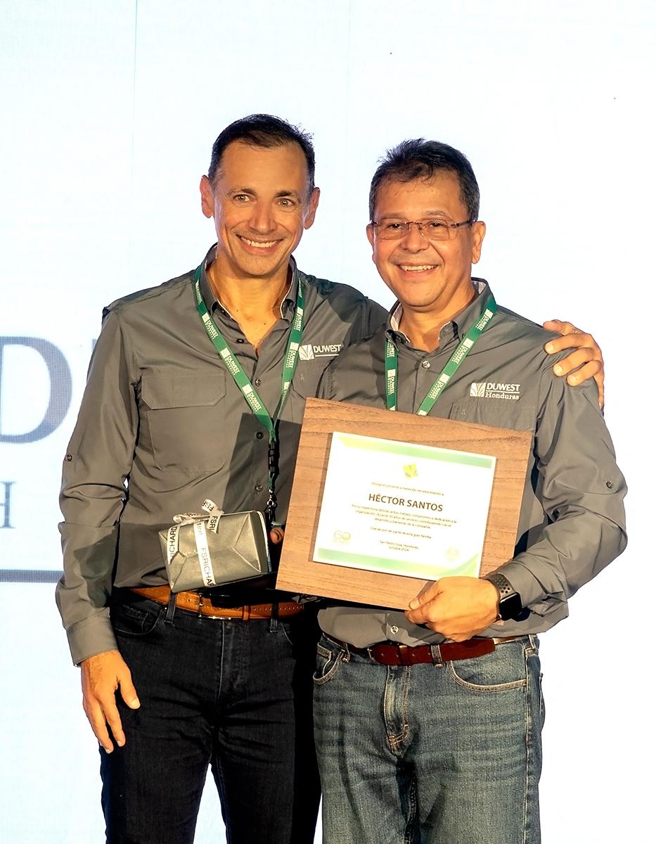 Raimundo Riojas Aguirre y Héctor Santos.
