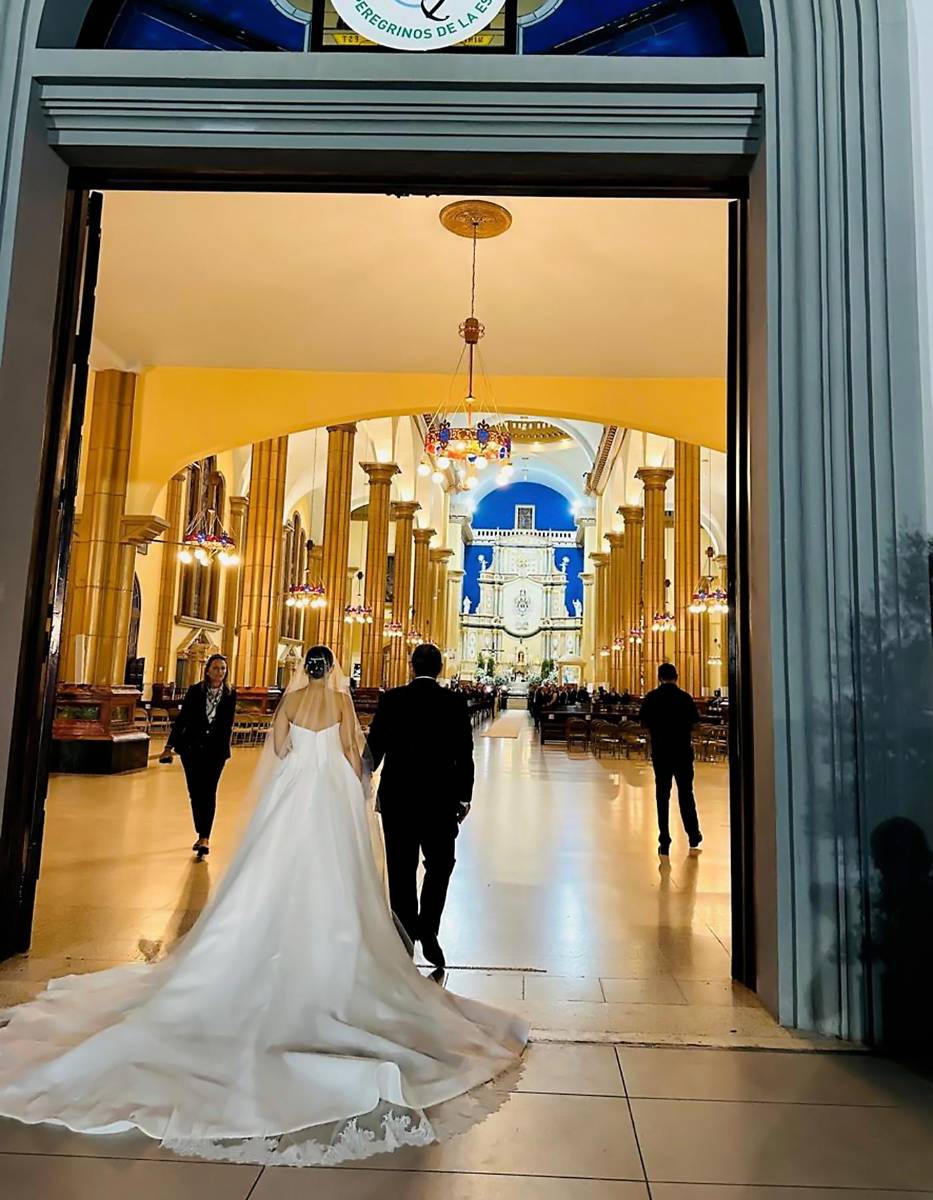 Fiesta nupcial de Allison Rivera y José Armando Erazo