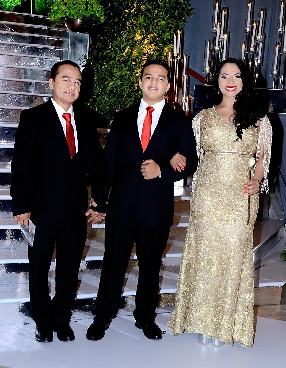 Enrique y Mauricio Vargas con Evelyn Montes