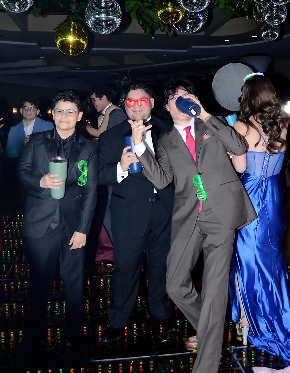 Sofía Valladares, David Barahona y Juan Pablo Andino