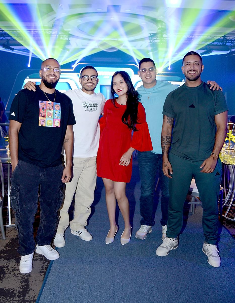 Dj Chaval, Carlos Zuniga, Linda Valle, Jose David Altamirano y Fancony.