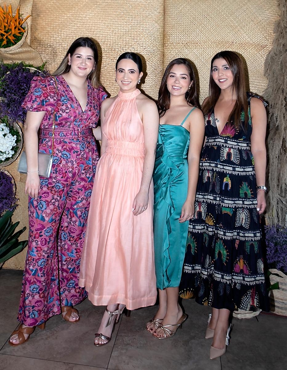 Amanda Sabillón, Camille y Mariana Hawit con Arianna Boadla.