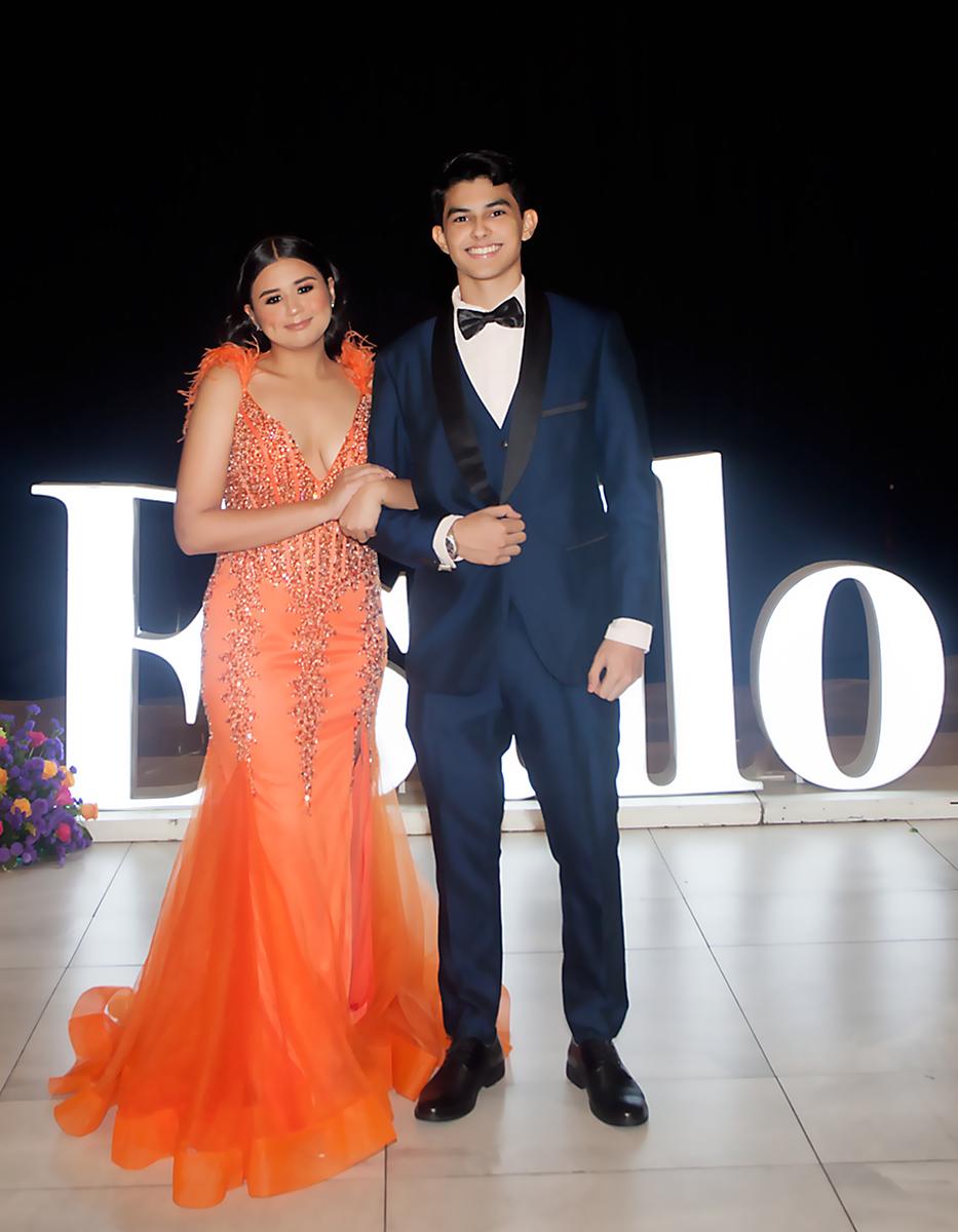 Montserrat Escobar y Carlos Munguia.