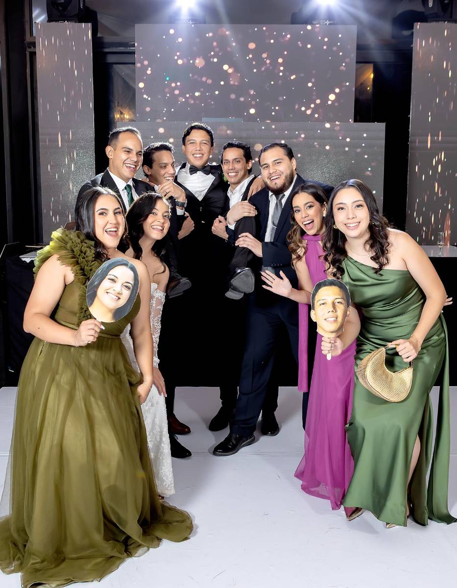 Lina Turcios, Andrea Altamirano, Gadiel Larios, Ozni Larios, Yitzhak Burgos, Lesem Larios, Andrik Acevedo, María Salgado y Keren Burgos