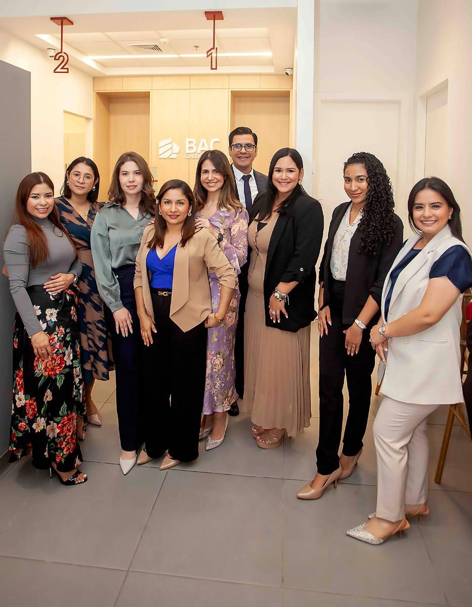 Rosa Aguilera, Sandra Orellana, Andrea Pacheco, Doris Ulloa, Fabiola Cañas, Leonardo Alvarado, Andrea Cálix, Lidia Alvarado y Sloam Alvarado de la gerencia de BAC Private Banking.