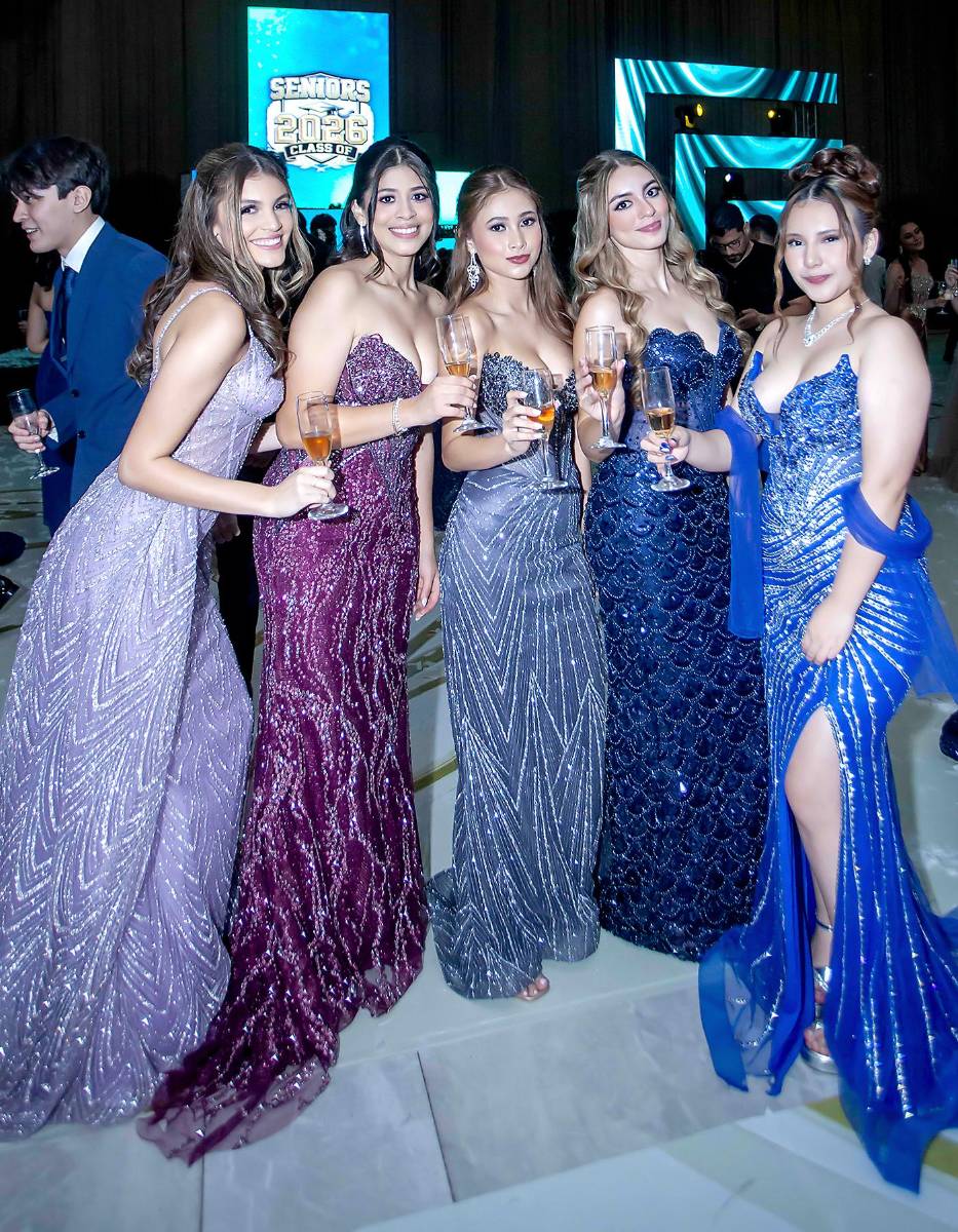 Andrea Guzmán, Gisselle Soriano, Yarel Interiano, Alexa Santos y Loany Navarro. 