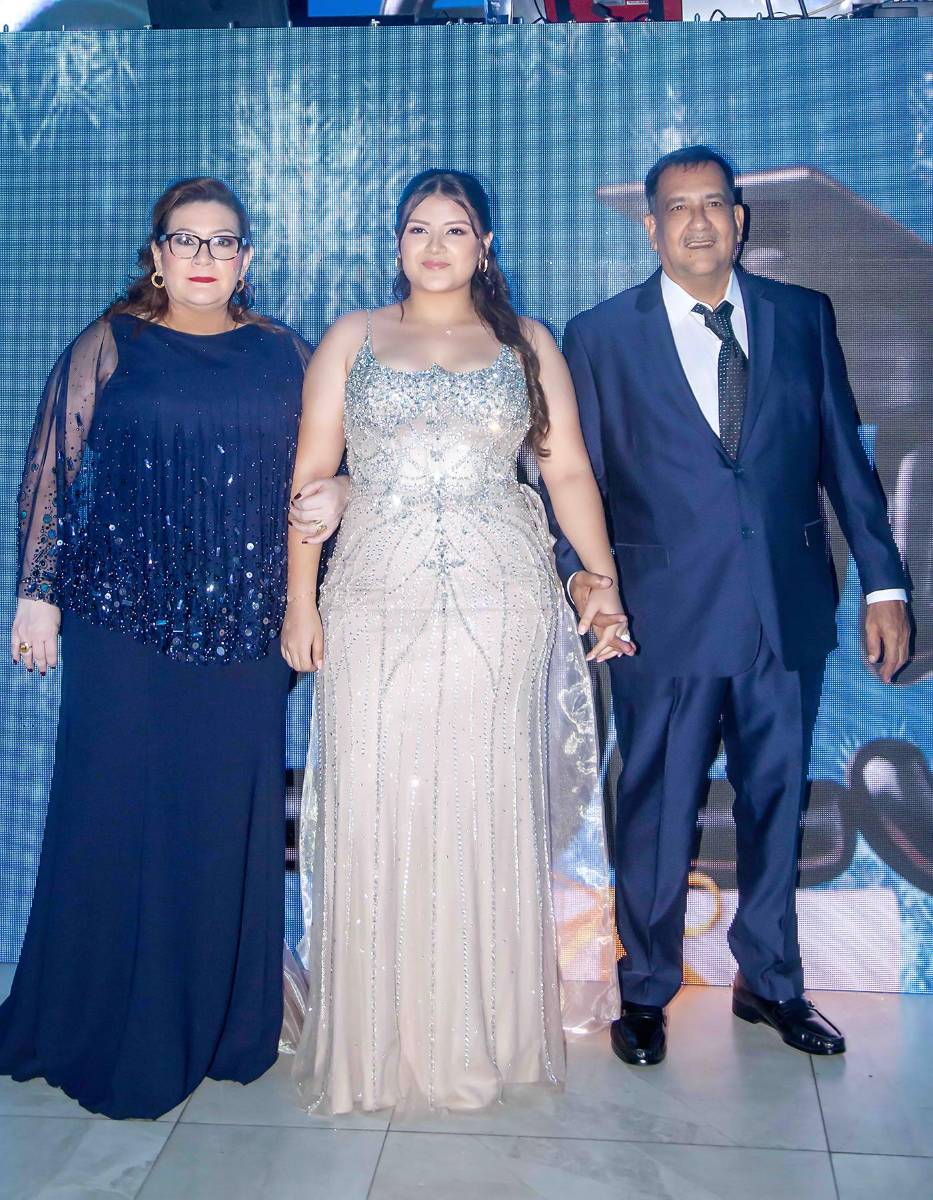 Desfile padres e hijos de la prom 2025 de Saint Peter Academy