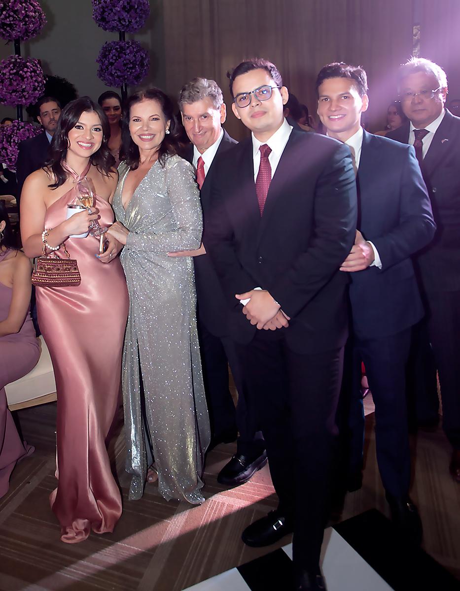 Irene, Suyen, Rodolfo, Rodolfo jr. y Bueso.