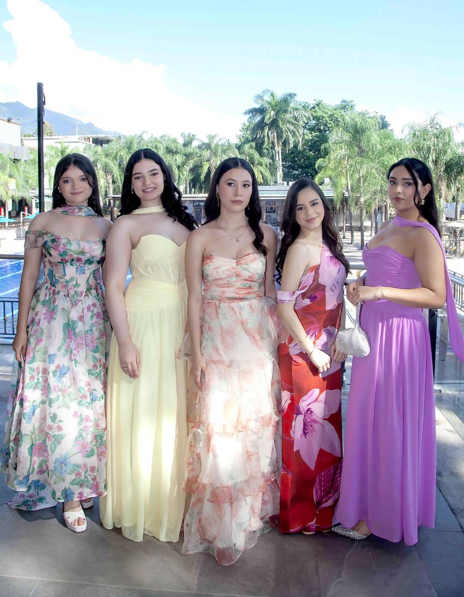 Emily Fernández, Mónica Gómez, Allison Zelaya, Andrea Díaz y Ana Fernández.