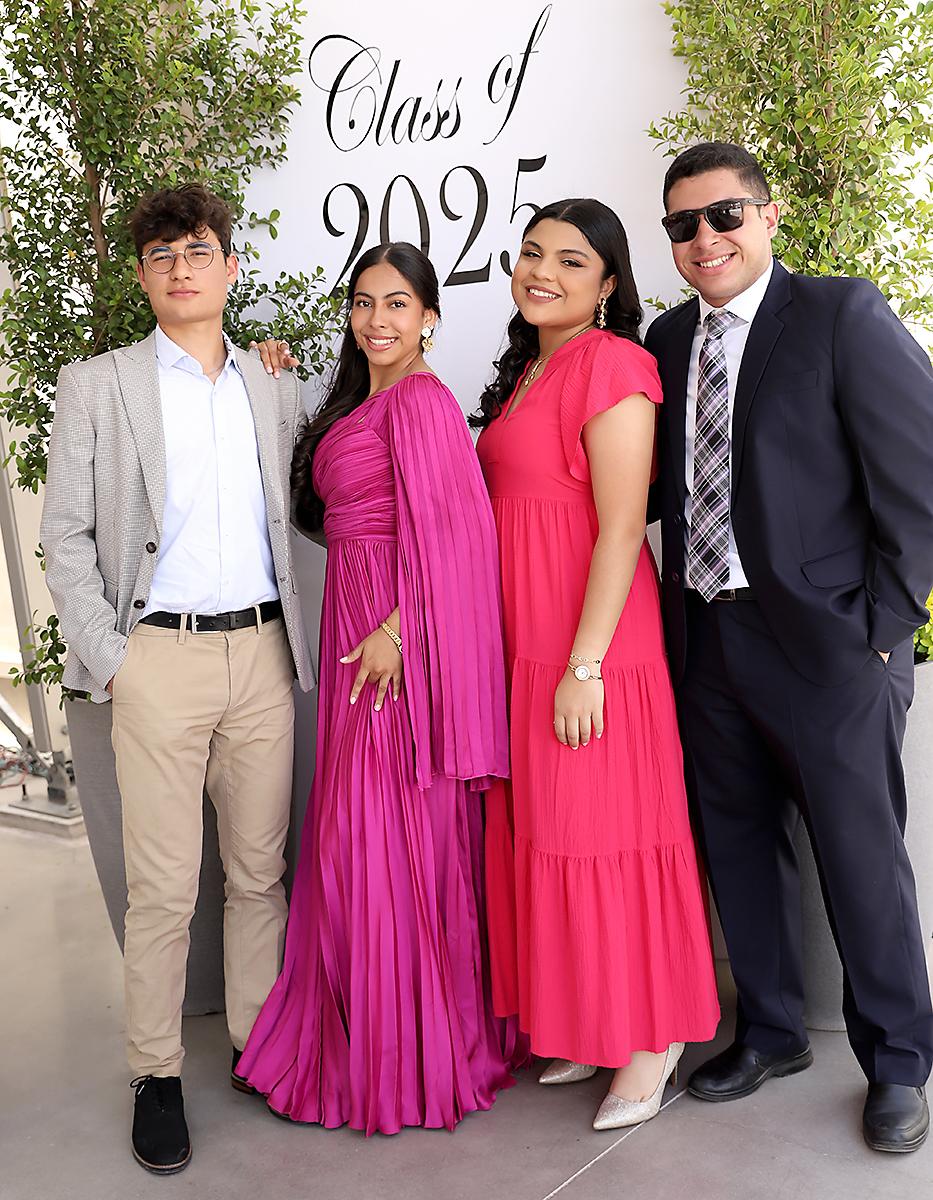 Pablo Hughes, Ámbar Vásquez, Camila Regalado y Abraham Lozano.