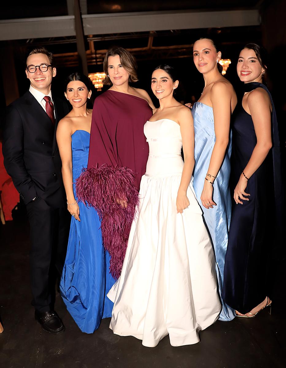 Isacio Albir, Viviana Faraj, Patricia Jaar,la novia, Clarissa Jaar y Gisselle Canahuati