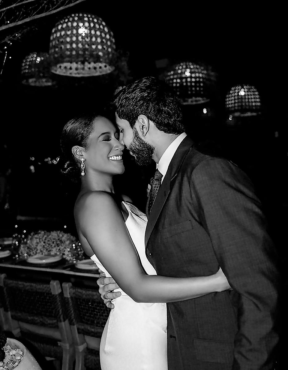 Paulina y esposo César posan para las fotos de su álbum familiar.