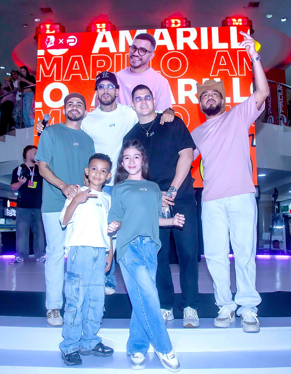 Fans de Los Hijos de Morazán se dieron cita en el área del Food Court de City Mall, en San Pedro Sula, para ser testigos del lanzamiento de la nueva camiseta de los LHDM en colaboración con la marca Pacer.