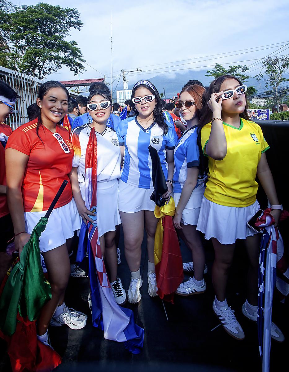Karol Sauceda, Ivanna Servellón, Celeste Díaz, Camilla Castillo y Tiffany Fernández.