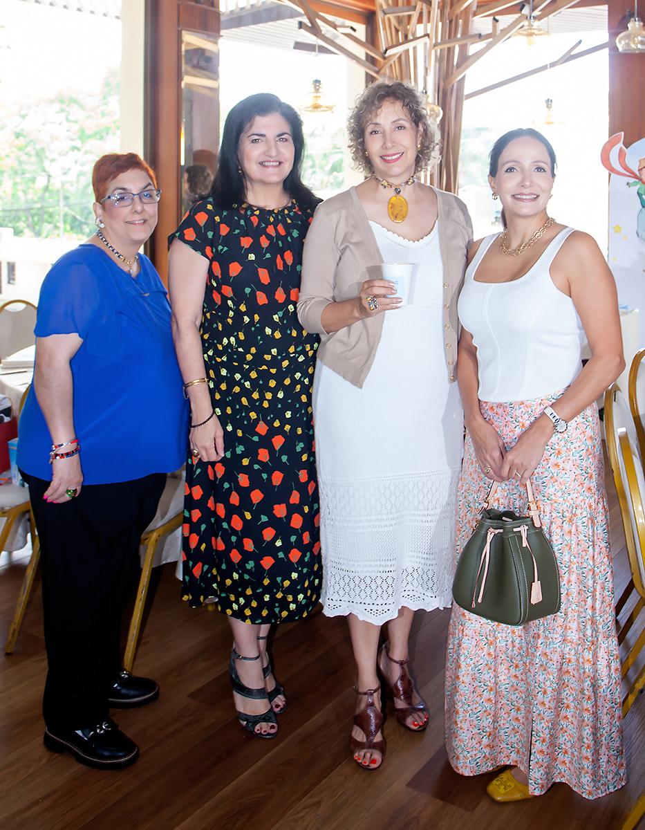 Nuria Mahomar, Carla Urmeneta y Jessica Abufele.