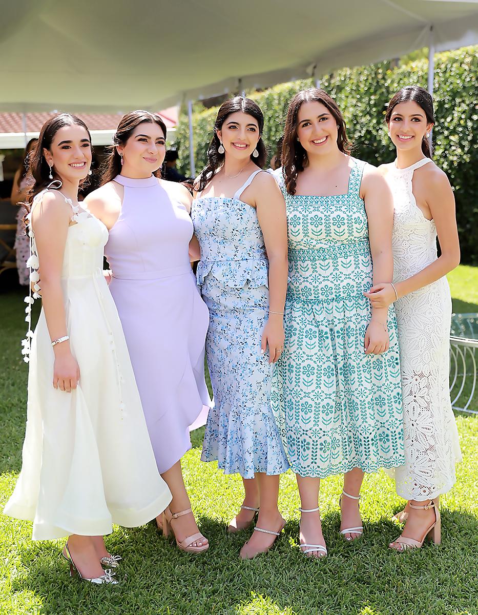 Adriana Faraj, Madison Mourra, Kiara Stefan, Lucía Atala y Andrea Faraj.