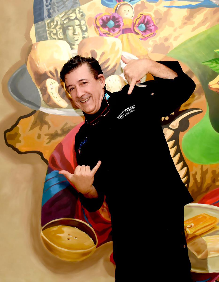 El chef Daniel O’Connor, jefe ejecutivo y académico de la carrera de Gastronomía en Unitec 
