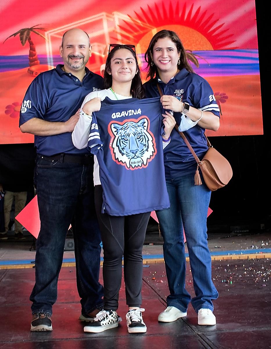 Reiniery Gravina, Emilia Gravina y Cintya Villela.