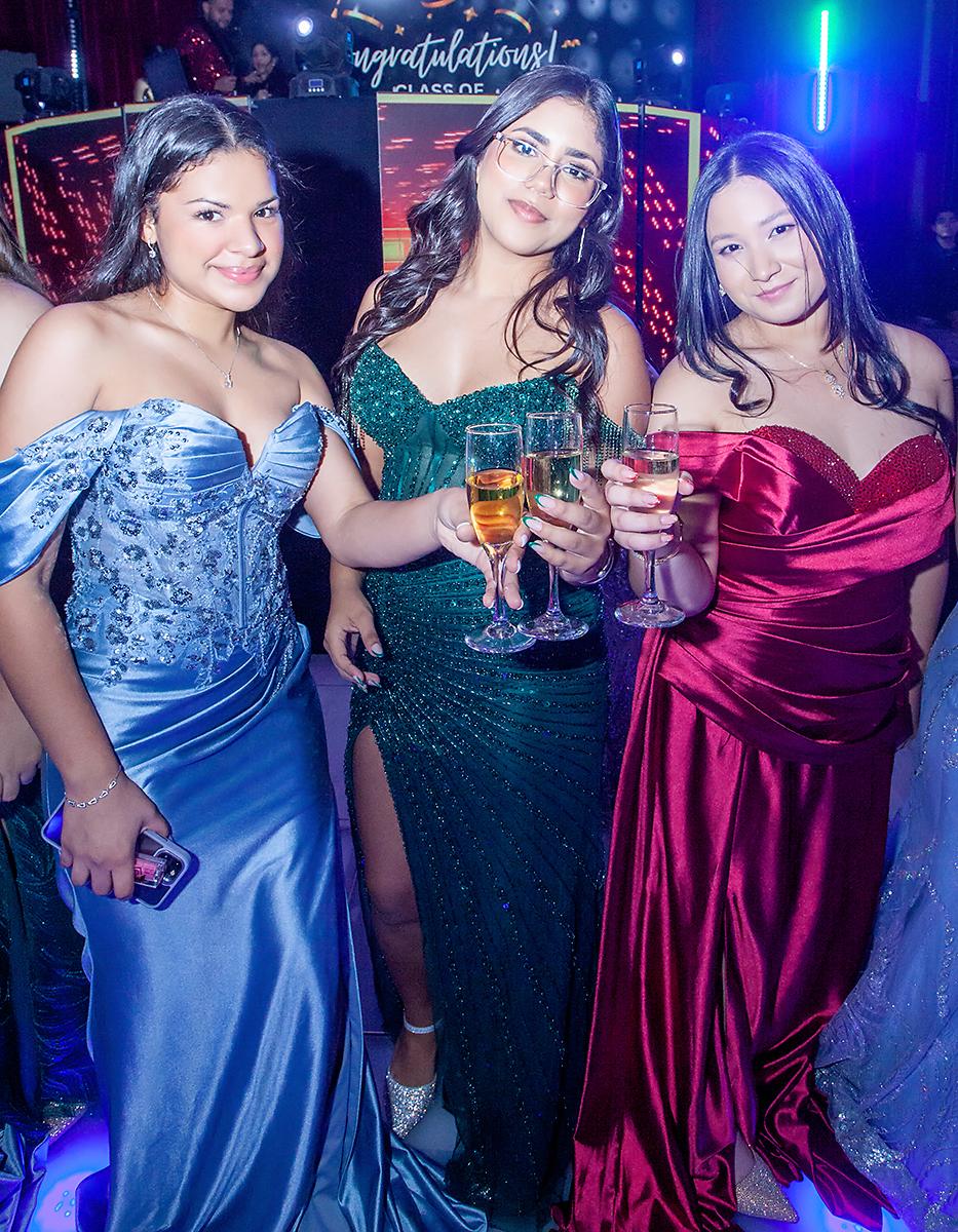 Isis Cardona, Mariela Perdomo y Ashley Fletes.