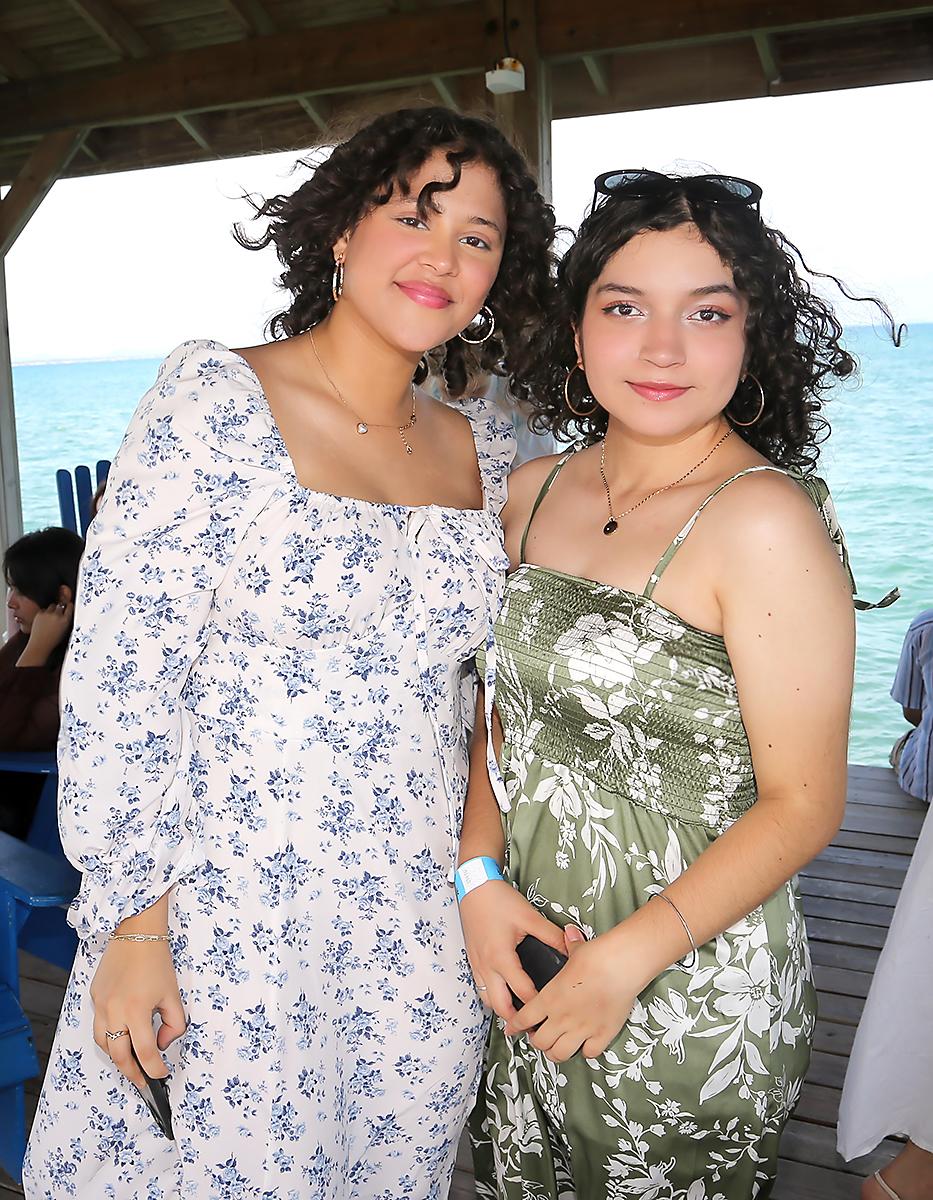 Vallery Hernández y Cecilia Castro.