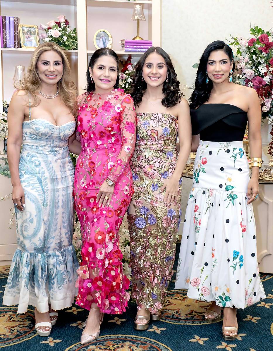 Dulce Mejía, Claudia y Andrea Jordan con Sarahi Sánchez.