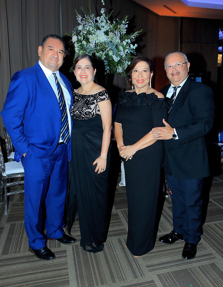 Luis y Claudia López con Norma y Óscar Banegas.