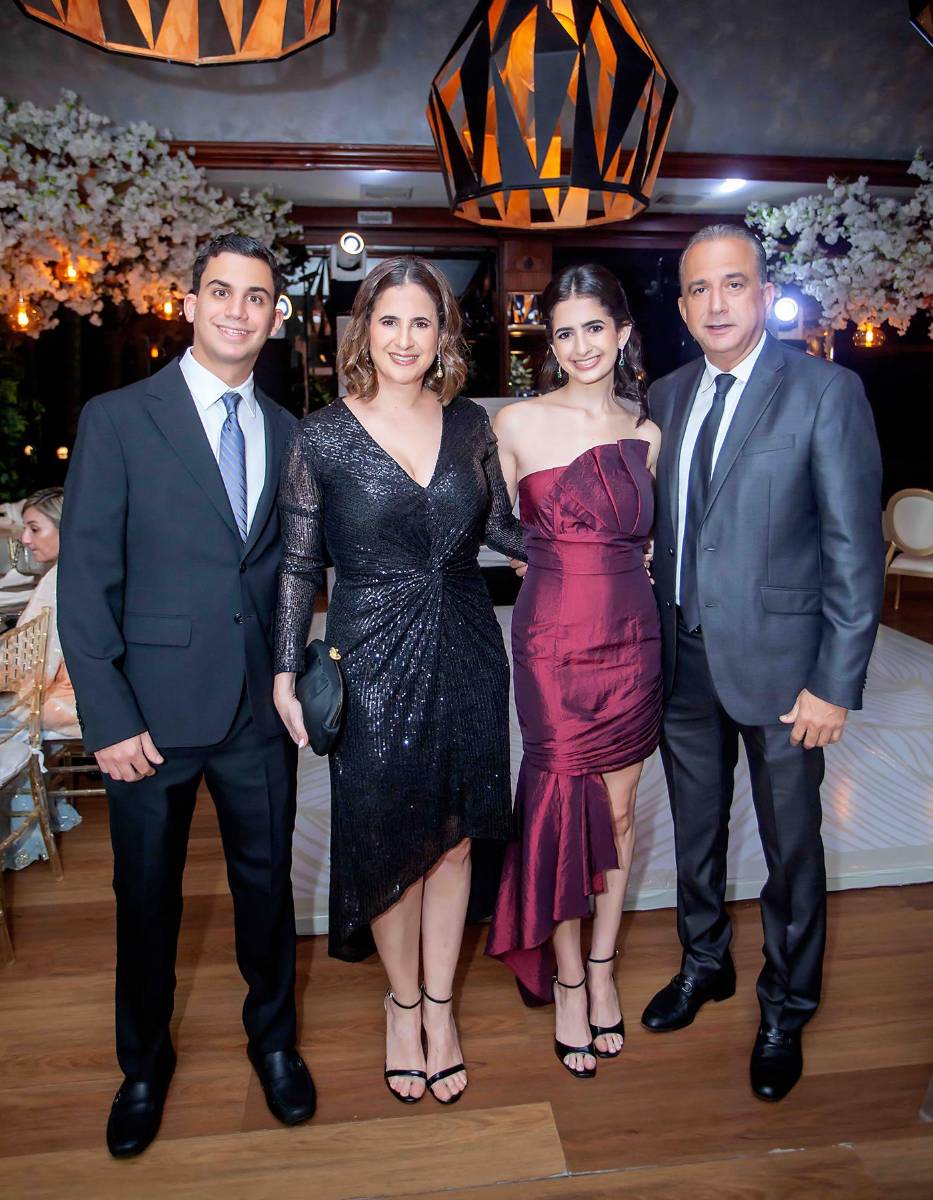 Gean Carlo, Vanessa, Sabrina y Munir Chahín.