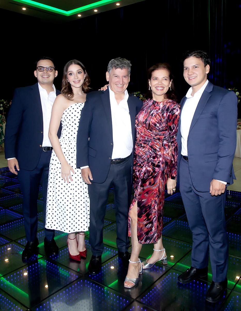 Rodolfo Bueso, Raquel Selin, Rodolfo, Suyen y Héctor Bueso.