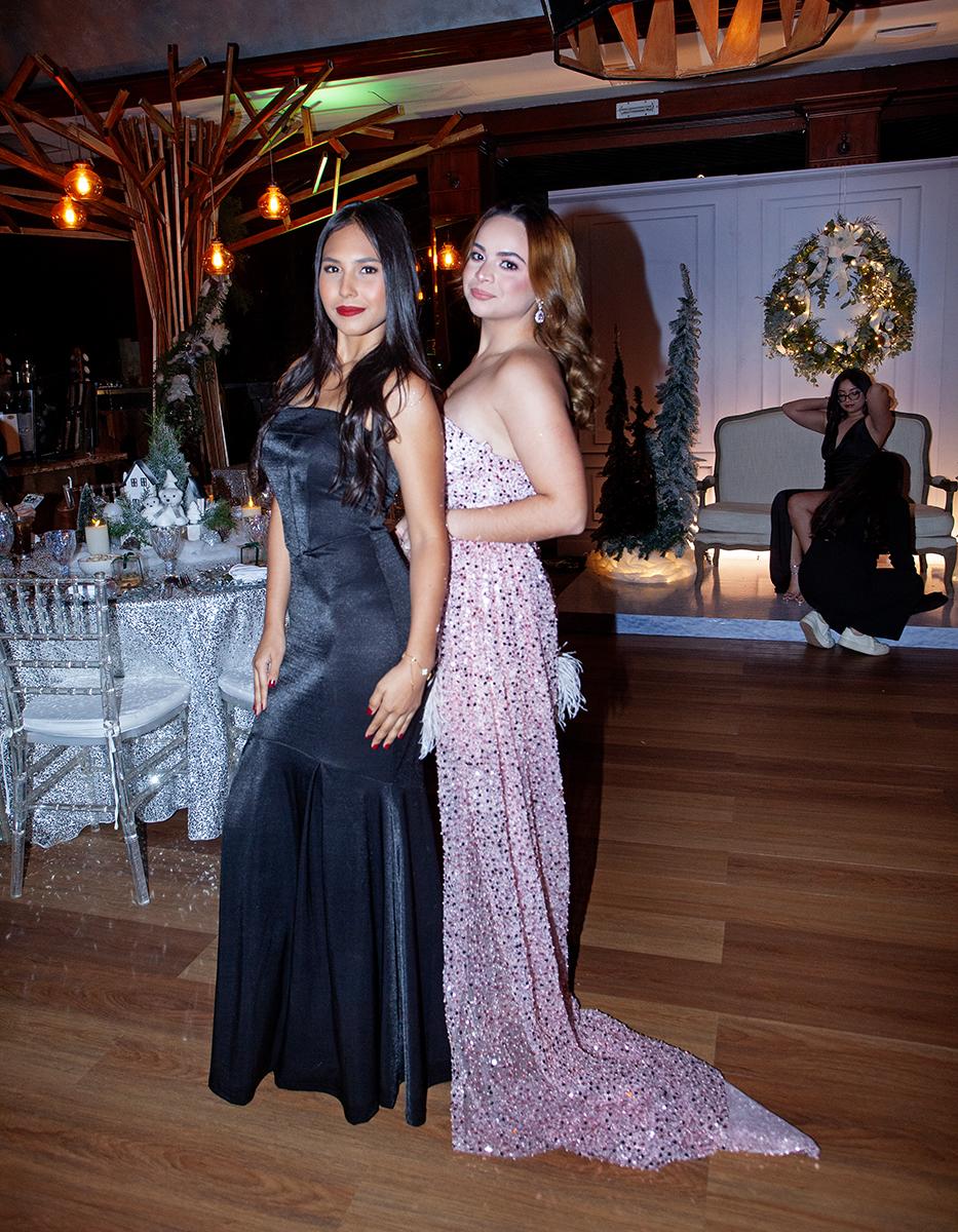 Andrea Rivera y Camille Saybe.