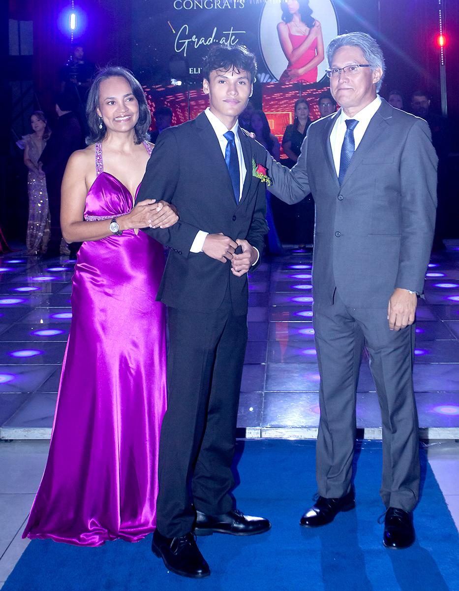 Desfile de padres e hijos de Freedom Institute 2025