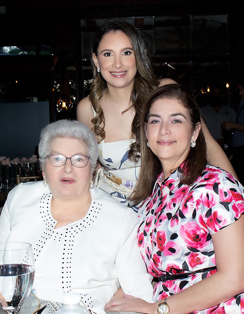 Michelle Kawas, Martha Larach y Ruth Marie Sabillón.