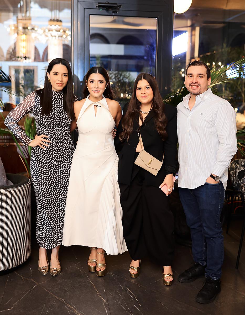 Claudia Vásquez, Luisa Gámez, Deborah Pineda y Jean Pierre