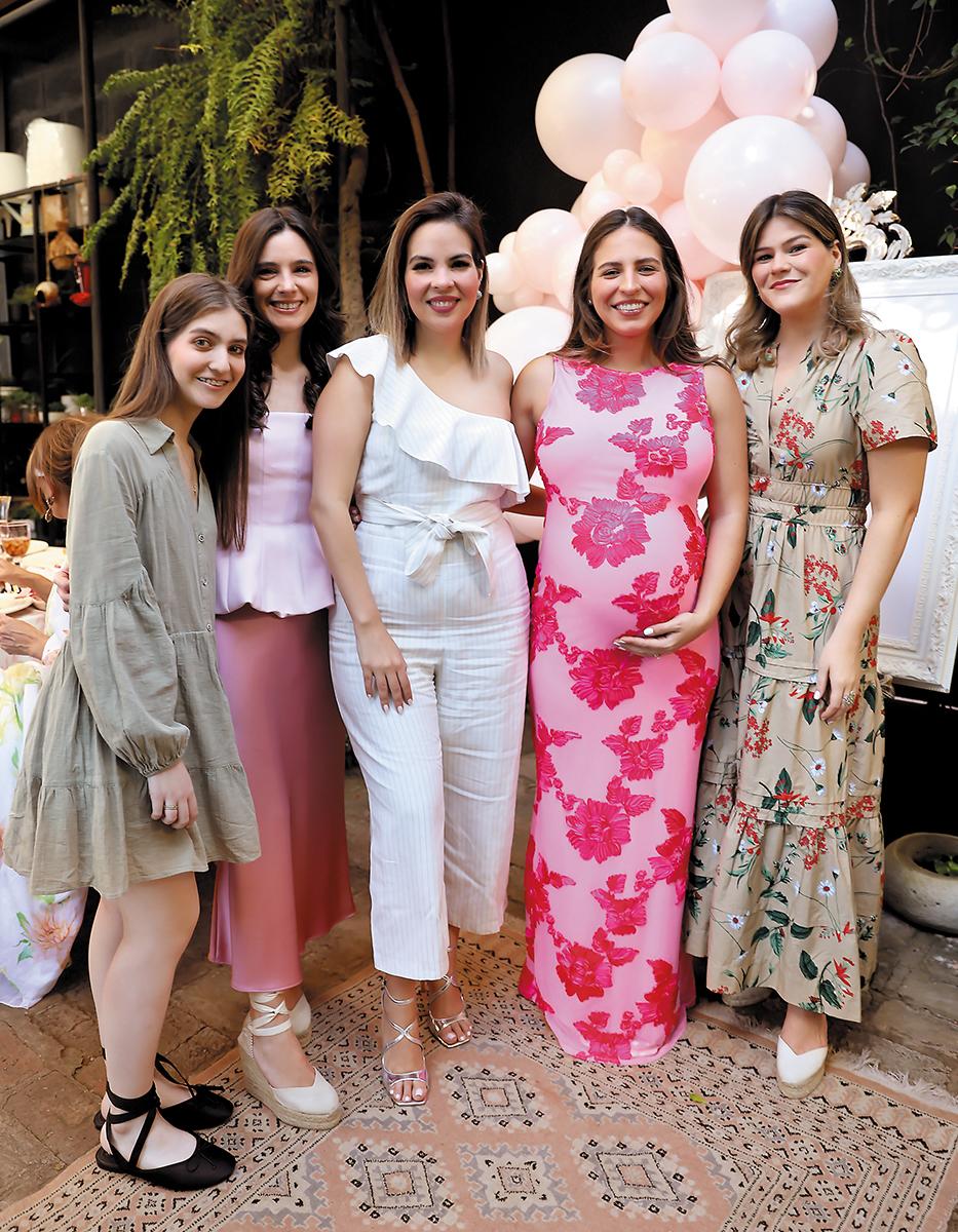 Aída Lara, Andrea Pedemonte, María Fernanda Lara, Lorella Herzog y María José Agüero