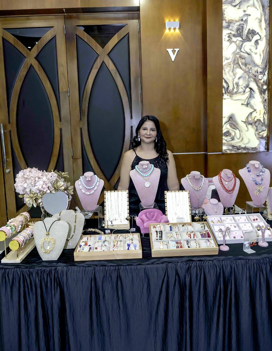 Sandra Alvarado de Sandra´s Collection. 