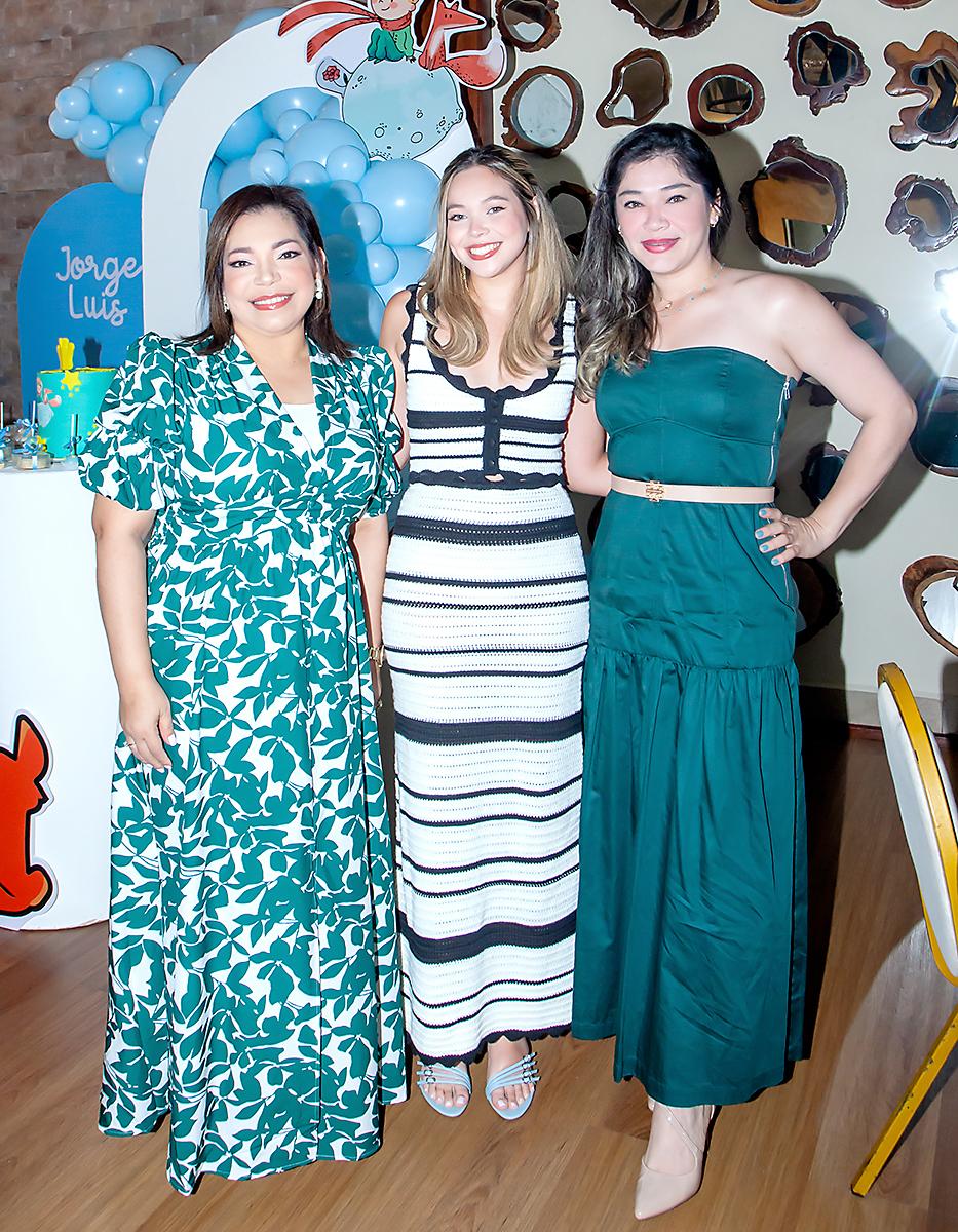 Tezla Ramos, Adriana Ortiz y Arhy Vargas.