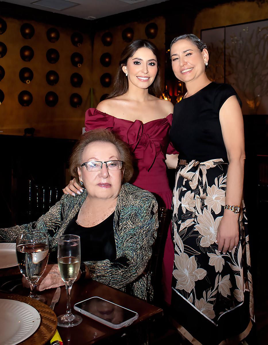 Bertha Fiszman con Rebecca López Fiszman y Lisa Fiszman.