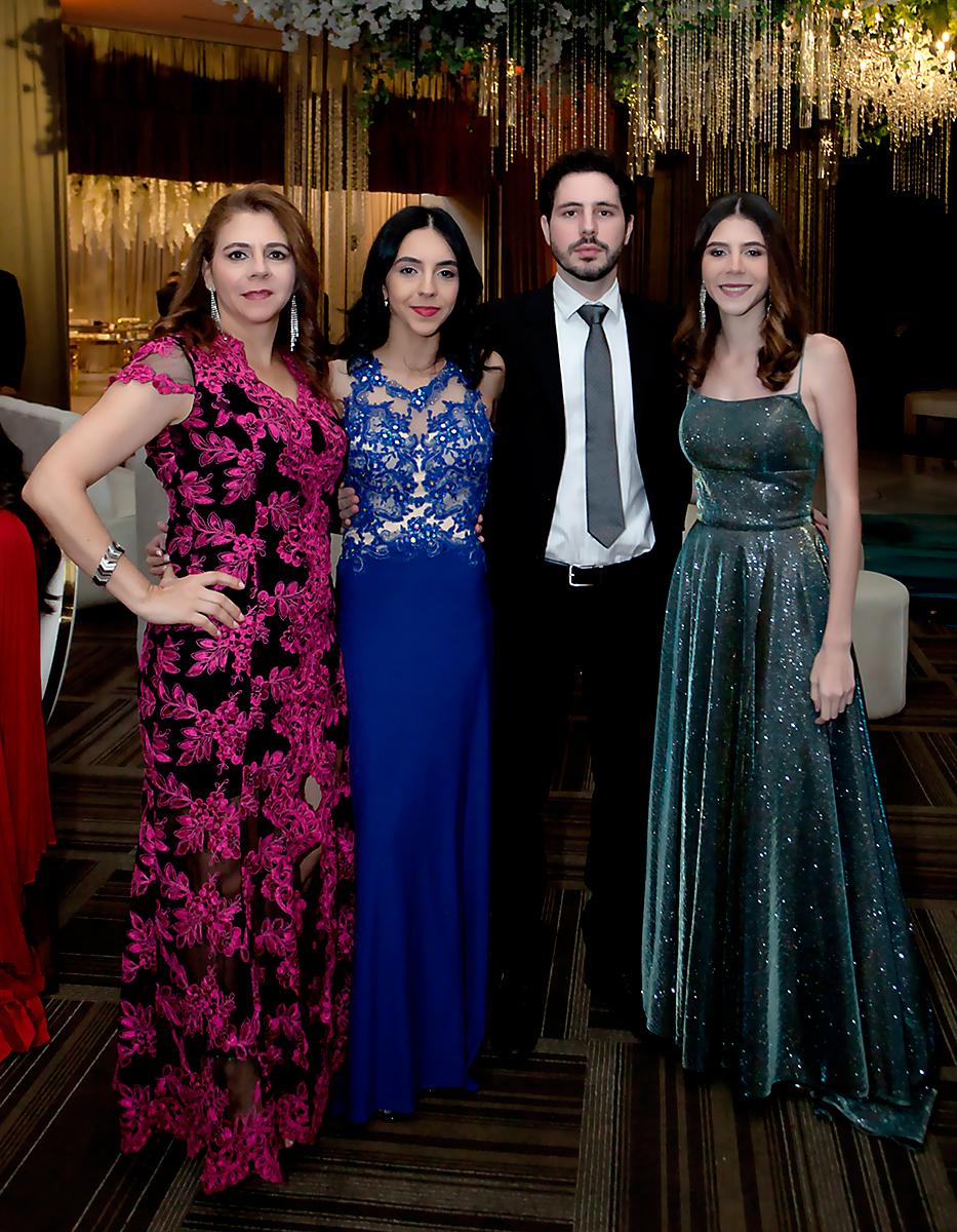  Liliana Hasbún, Giselle Canahuati, Emilio y Valeria Canahuati.